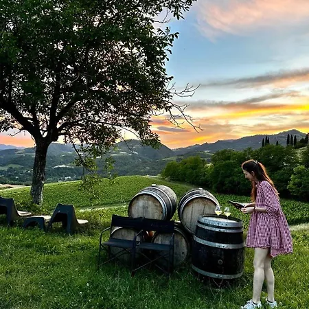 Tenuta Folesano Wine Estate 13th Century 팜스테이 *